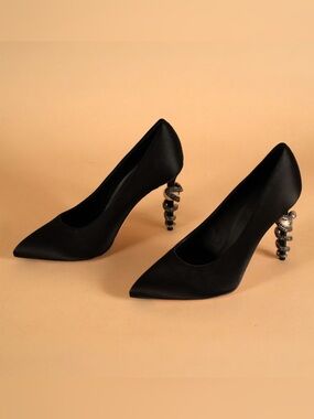 Chanel Black Satin Serpent Pumps 2016 Pre-Fall Paris-Rome Collection Size 36.5